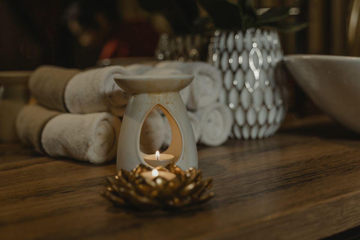 Candle massage Kharghar, lit candle and towels at Sea Med Spa Sector 7