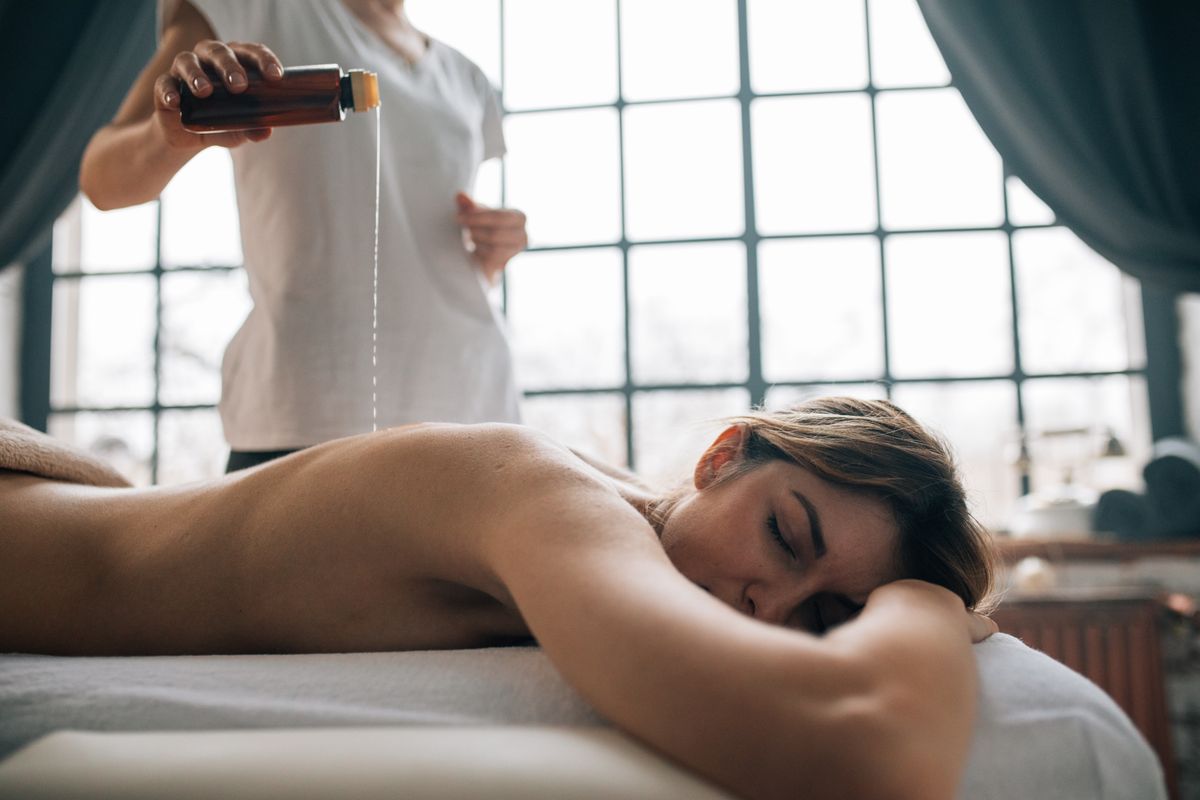 Warm oil poured in a continuous stream, Ayurvedic spa treatment Kharghar